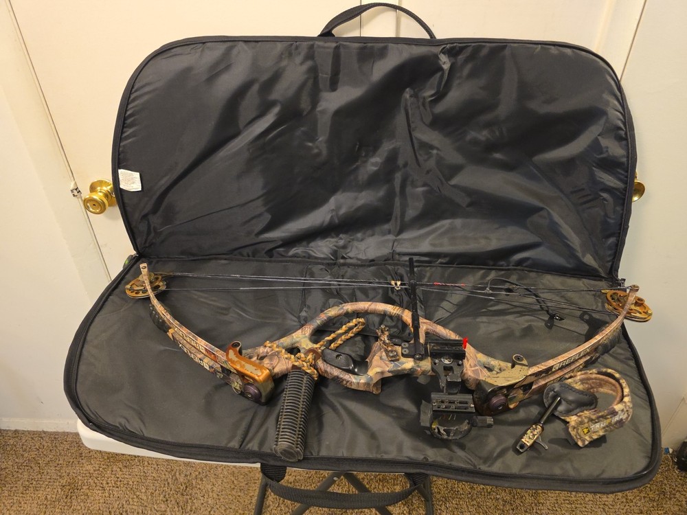 Reflex Excursion Compound Bow Weight 40-50 String 49 W/ Soft Case Camo Tru Fire