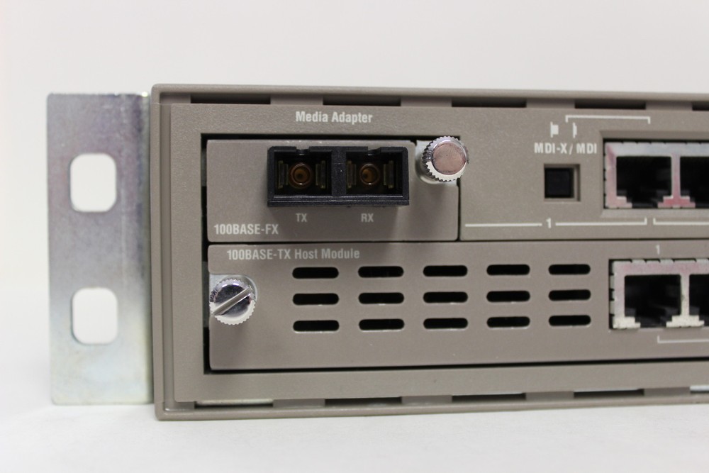 BAY NETWORKS AT2202001 BAYSTACK 100BASE-T STACKABLE 24 PORT HUB WITH 100BASE-FX