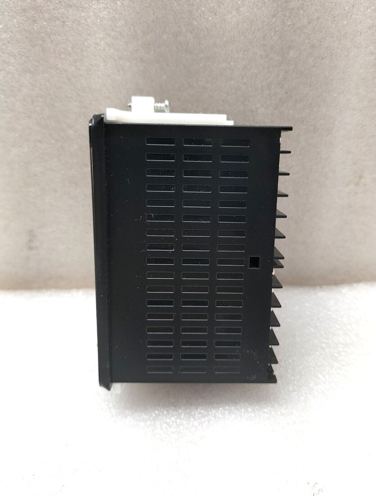 OMRON E5EC-RX2ASM-000 DIGITAL TEMPERATURE CONTROLLER