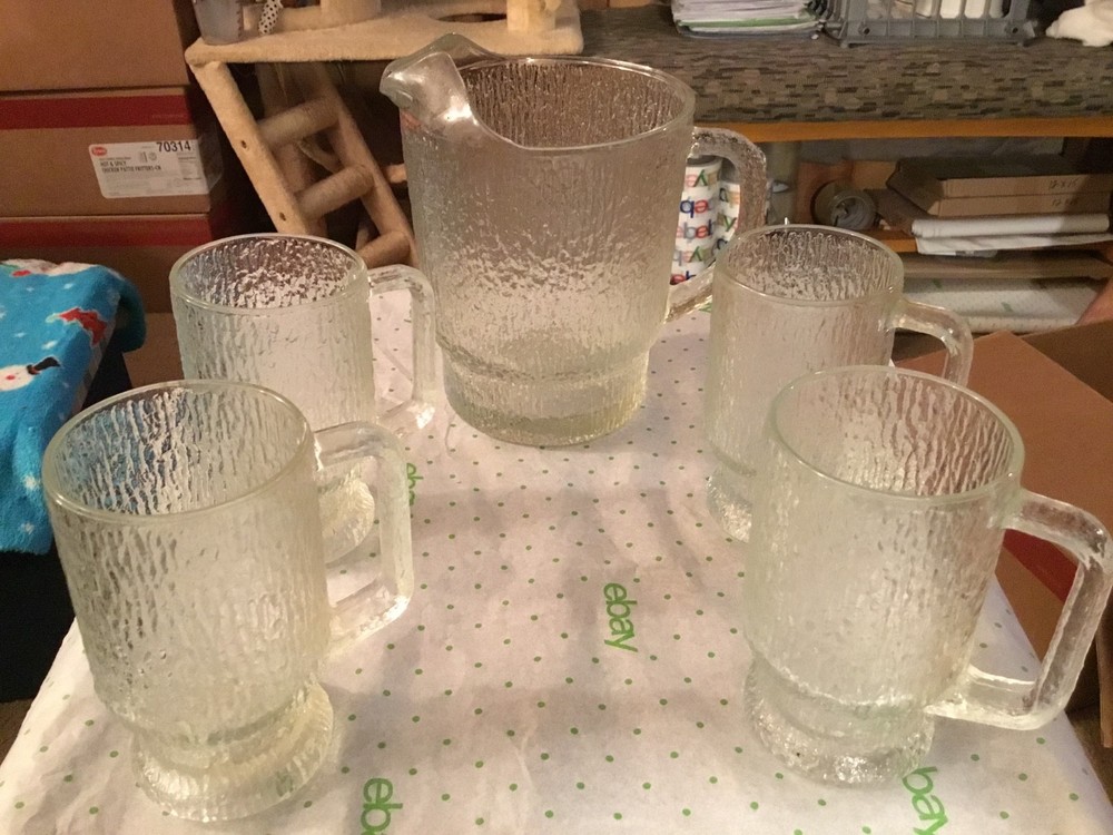 Glass pitcher and mug set