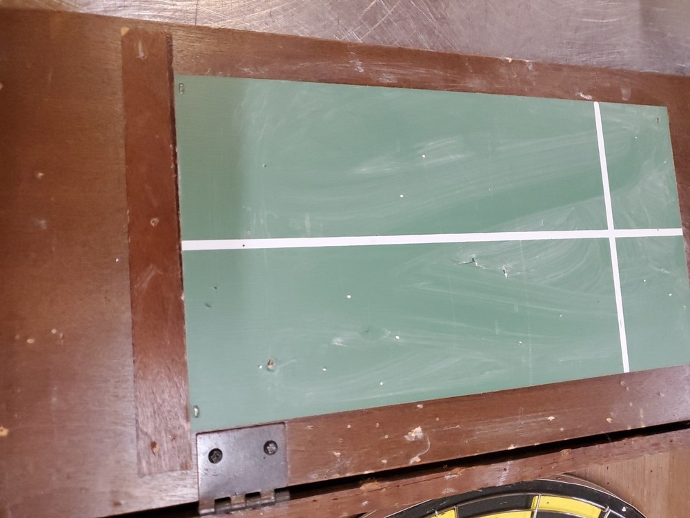 Kings Head Pub & Lodging Dart Board Set Missing Darts Used