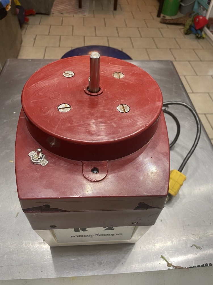 Robot Coupe R2 Processor , Tested includes bowl & two blades