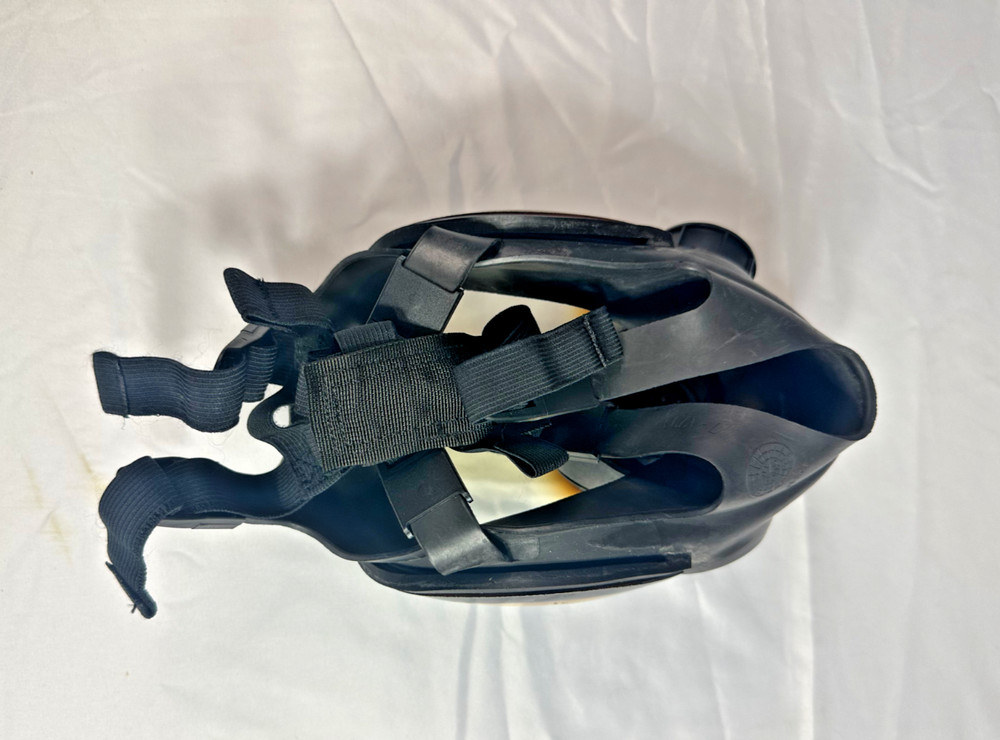 MSA ADVANTAGE 1000 GAS MASK - SIZE MEDIUM