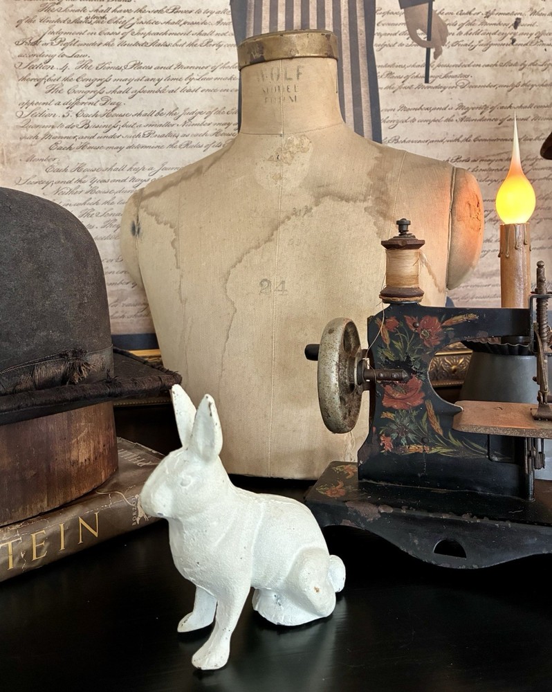 Rabbit / Cast Iron Bunny Figure