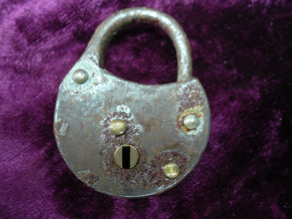3 Vintage padlocks without keys (Box71)