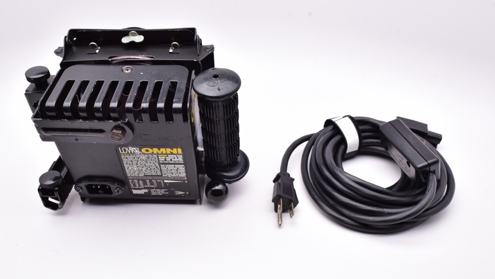 Lowel Omni Light with Barn Doors & Scrim  (#12216)