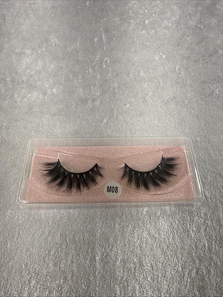 false eyelashes #M08