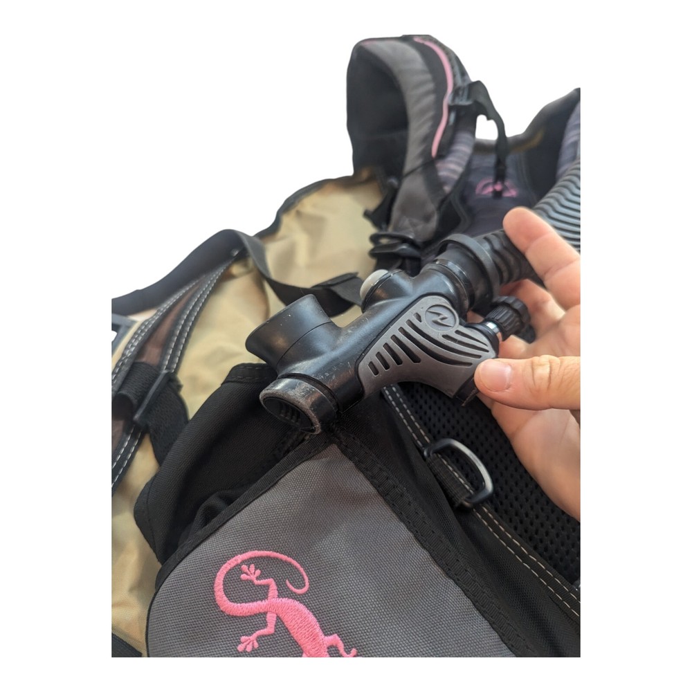 Aqualung Zuma - Size Small/Medium - 2 Patches