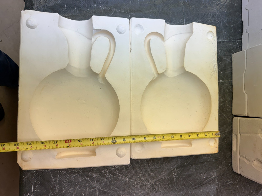 VINTAGE NO NAME BRAND CERAMIC MOLD #24 PITCHER