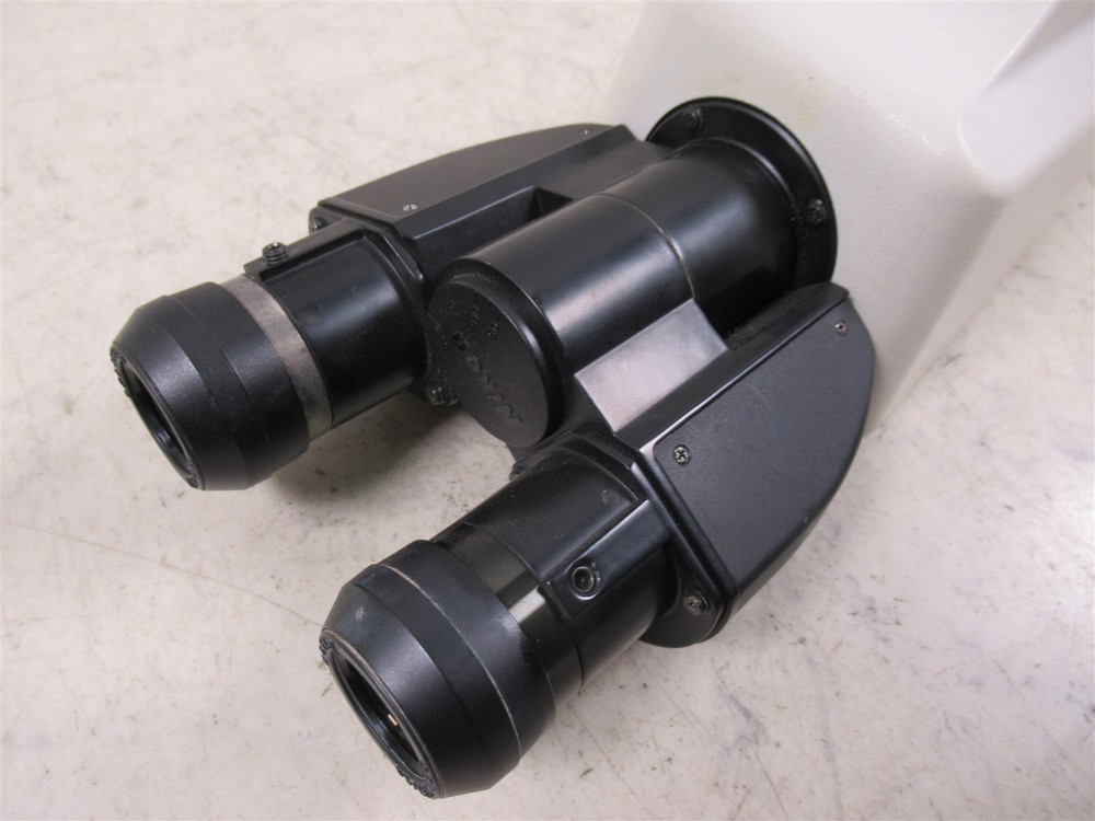 Nikon E2-TB Microscope Binocular Head with 2 Eyepieces for Eclipse E200