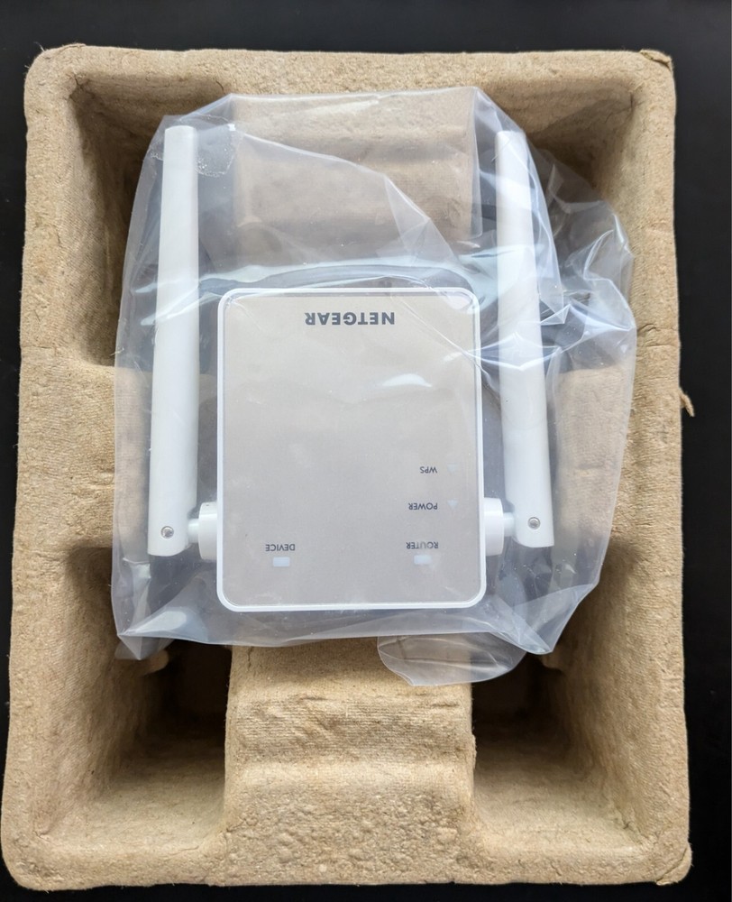 NETGEAR - Dual-band WiFi Range Extender - Essentials Edition, 1.2Gbps, Wall-plug