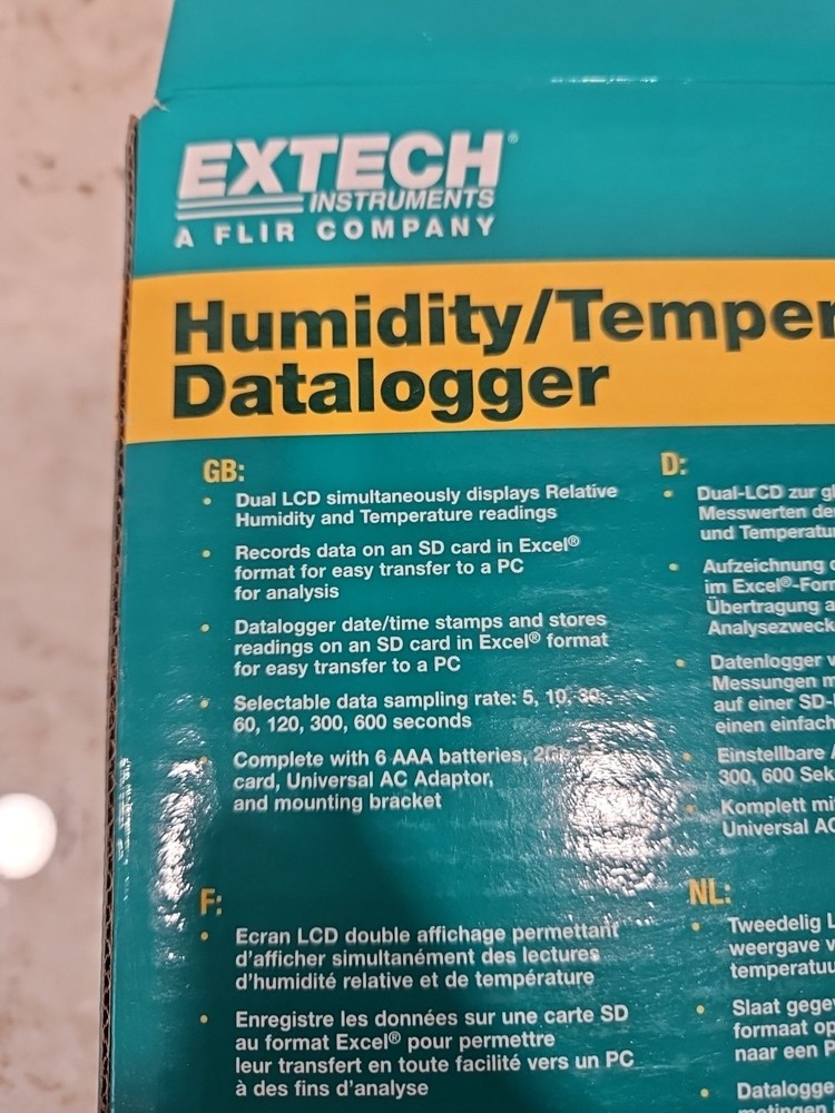 EXTECH INSTRUMENTS. SD500 - Humidity / Temperature Datalogger-NEW