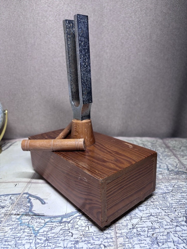 Vintage Chrome Tuning Fork – 435 Hz (A Note) – Decorative & Functional