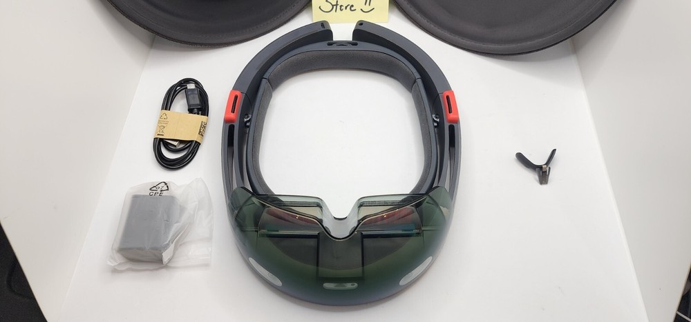 Microsoft HoloLens Developer Edition 1st Generation & Genuine Carry Case