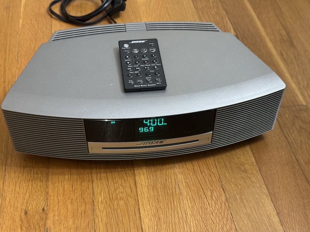 Bose Wave Music System Titanium Silver With Remote