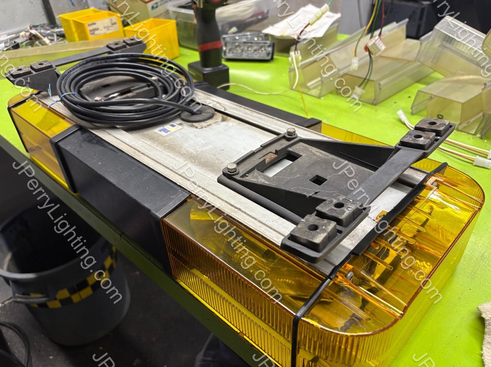 ONE Whelen Edge 9000 Mini BASIC Light Bar 26-28”