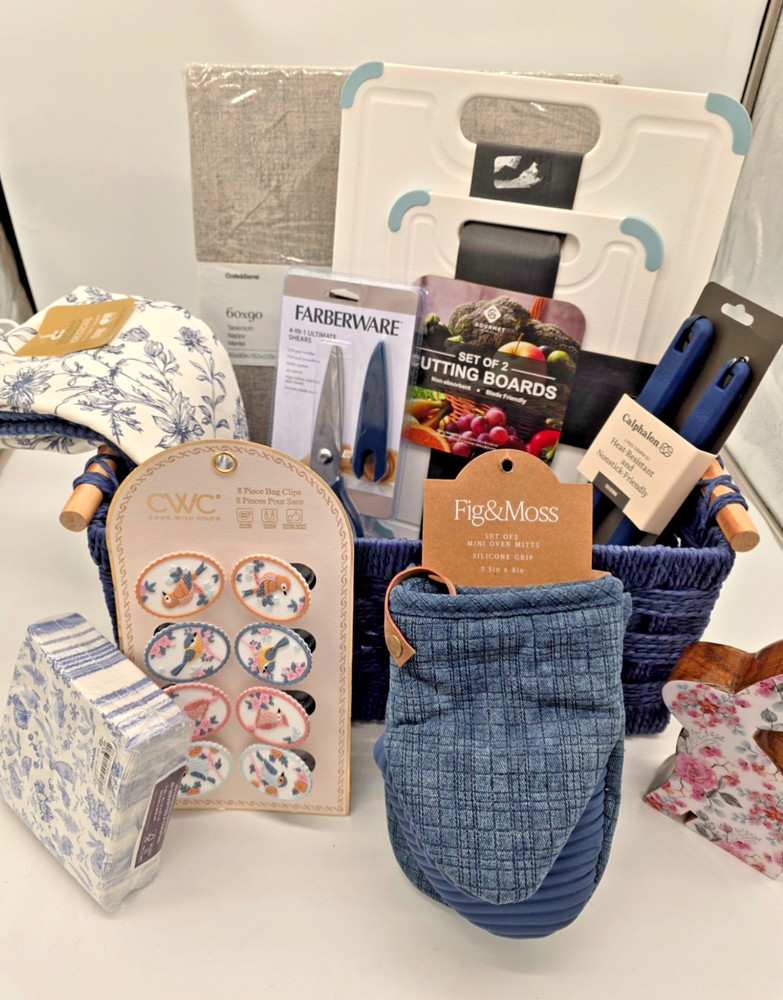 Kitchen Bundle New – Cutting Boards, Farberware Shears, Oven Mitts, Basket /Tool