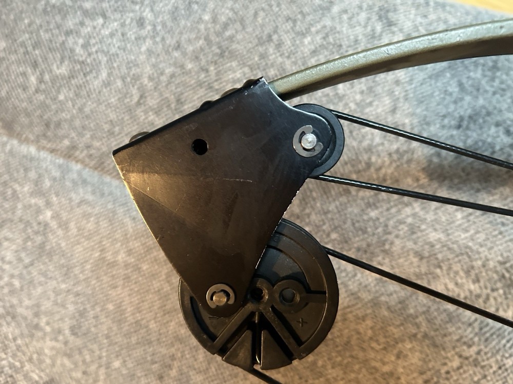 Vintage Left Hand Bear Whitetail Hunter Compound Bow 50”