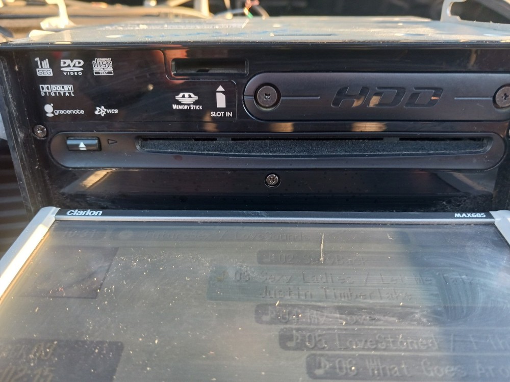 Clarion Max 685