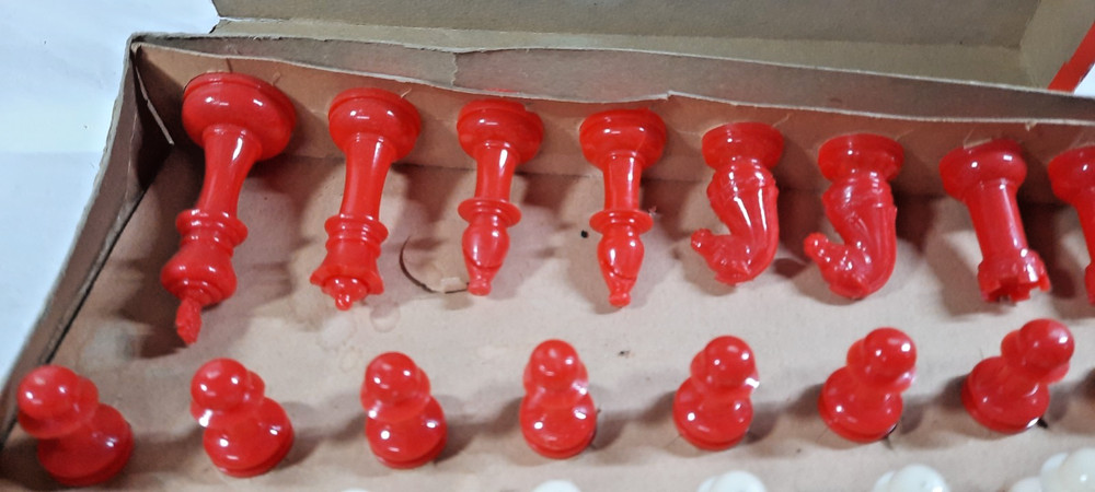 E S Lowe Co. Tournament Plastic Chessmen Set Vintage