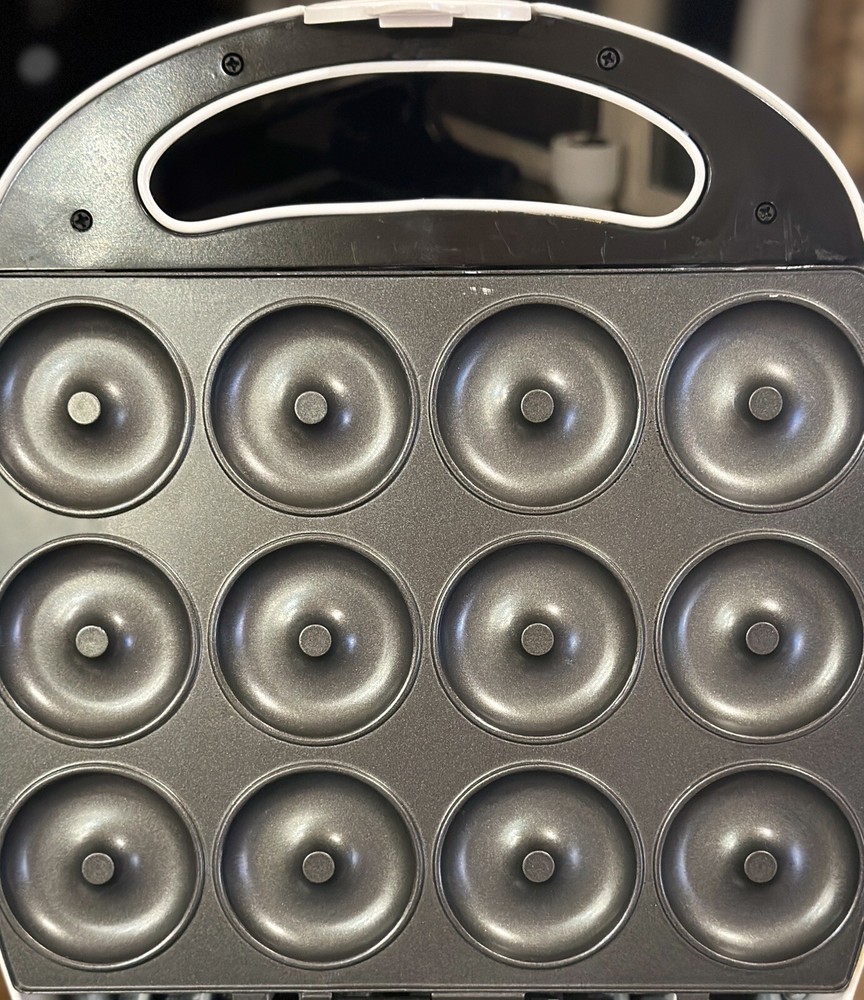 Stonewall Kitchen 12-Hole Doughnut Maker Model #600058