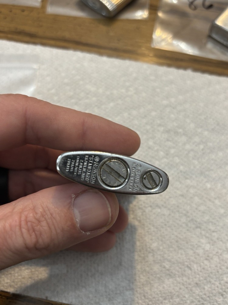 Vintage Ronson Standard Silver Tone Lighter