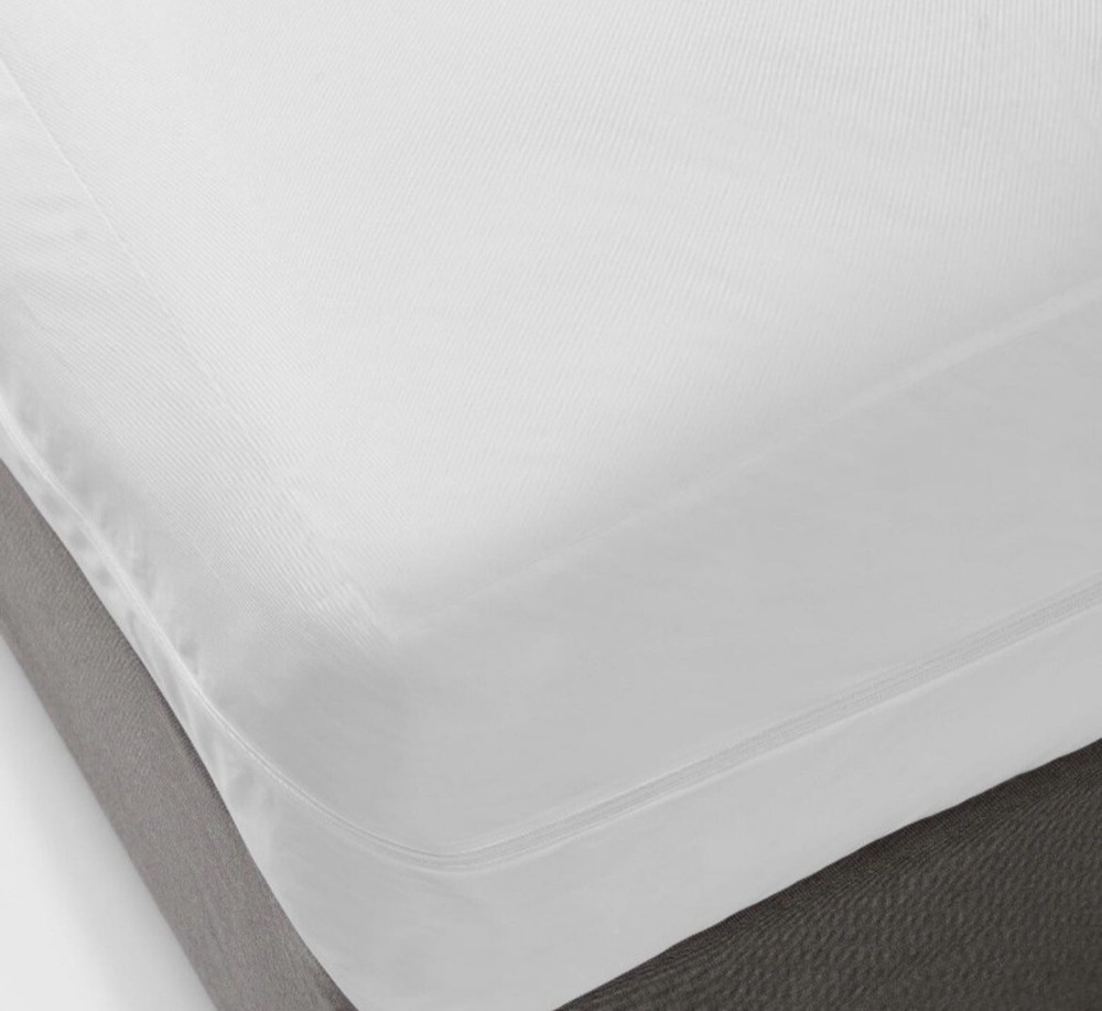 Room Essentials Full Waterproof Zippered Mattress Protector A4
