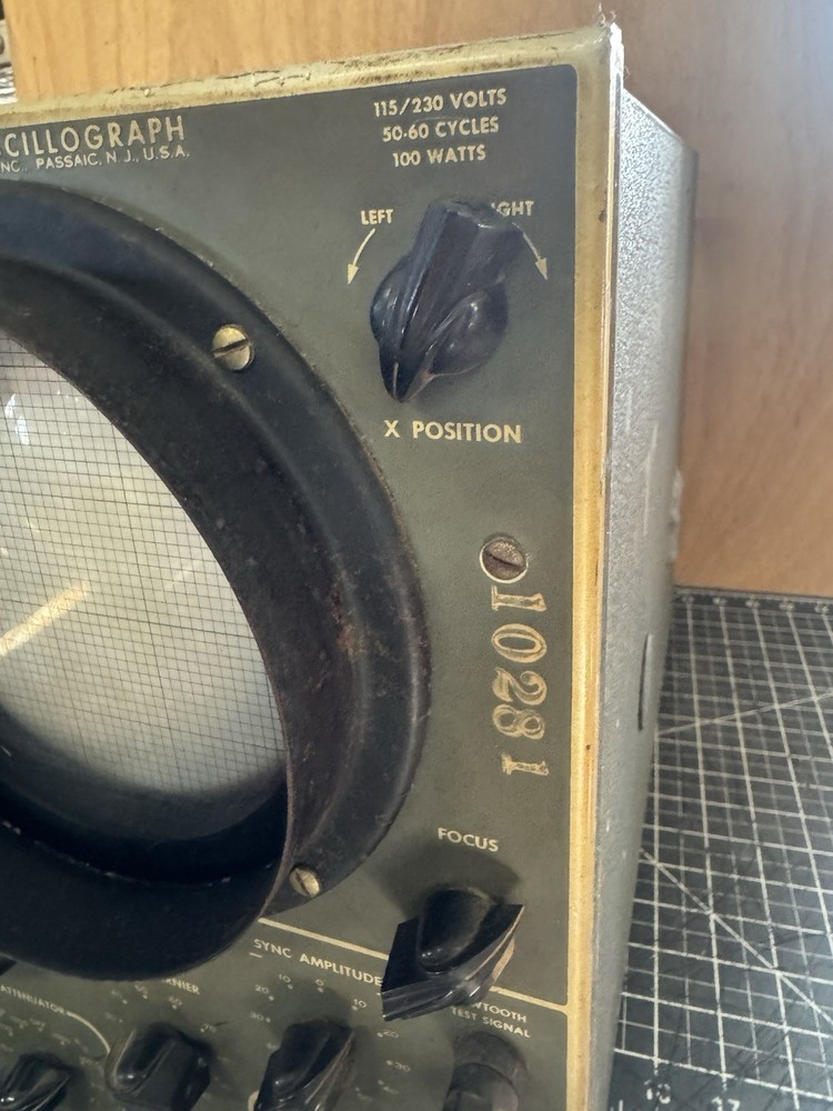 DUMONT Cathode-Ray Oscillograph Type 304-H – U.S. Navy - Untested