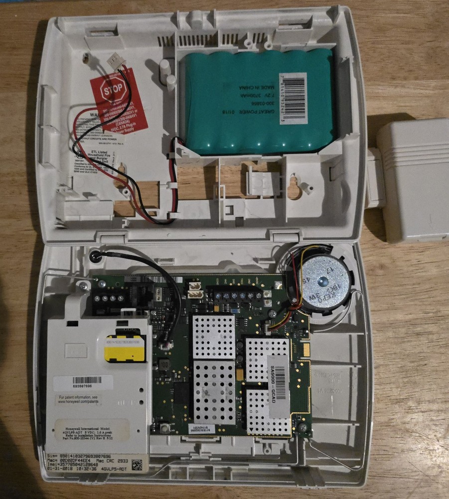 Honeywell LYNX Touch L5000 Wireless Security Control Panel, For Parts.