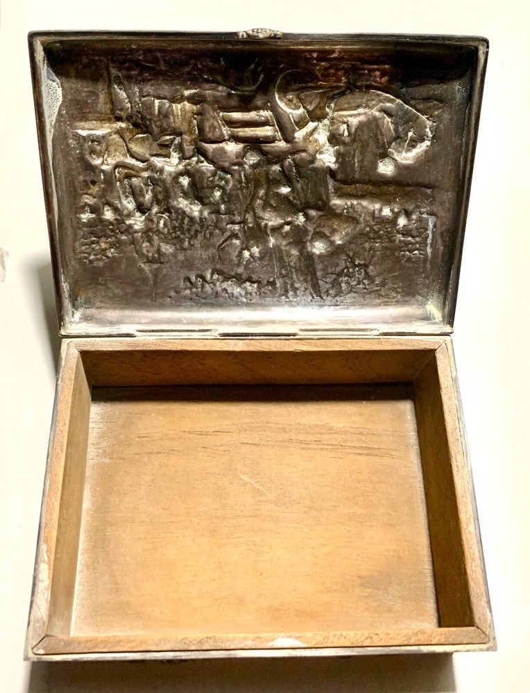 BEAUTIFUL - Vintage Dutch 833 Silver Repousse Box