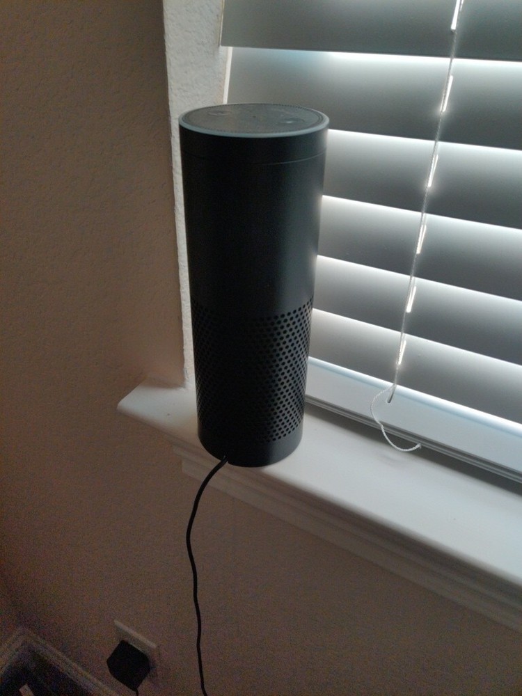 Amazon Echo (1st Generation) Smart Assistant - Black Used