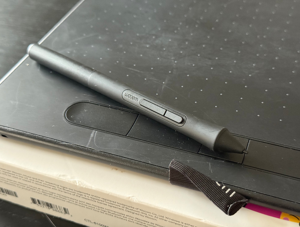 Wacom Intuos Medium Bluetooth Creative Pen Tablet CTL-6100WL – Lightly Used