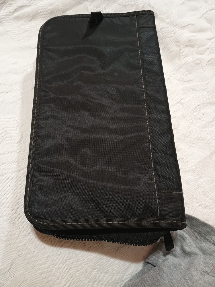 CD Holder Case Logic - Wallet for CD/DVD discs - Nylon Black Plus 13 CD