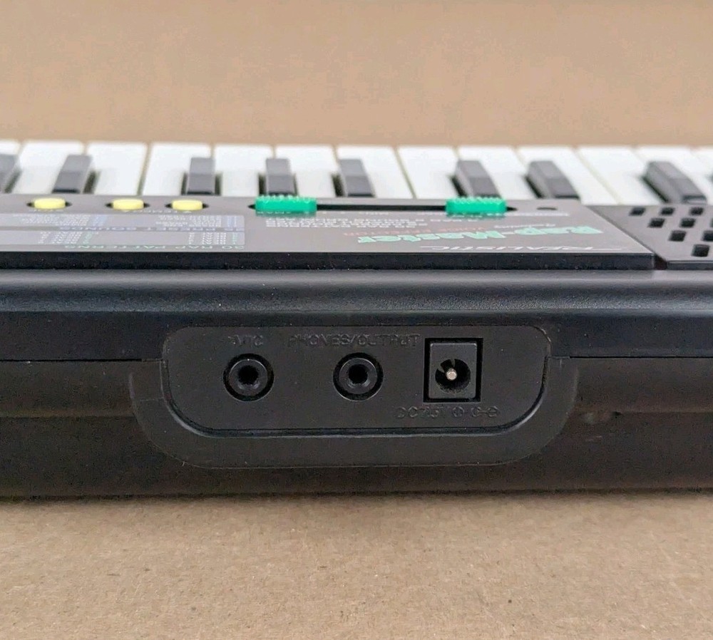 Realistic Concertmate 800 Rap-Master Electronic Keyboard & Scratch Pad TESTED