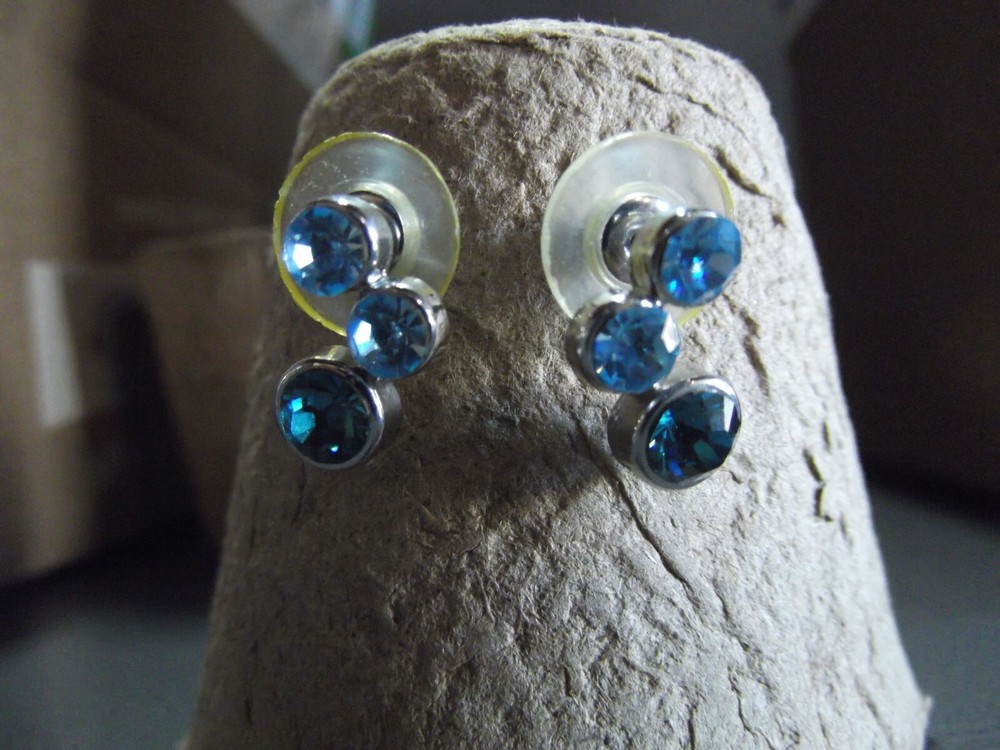1 Pair Old .75 "in Blue Sparkly Glass Studs