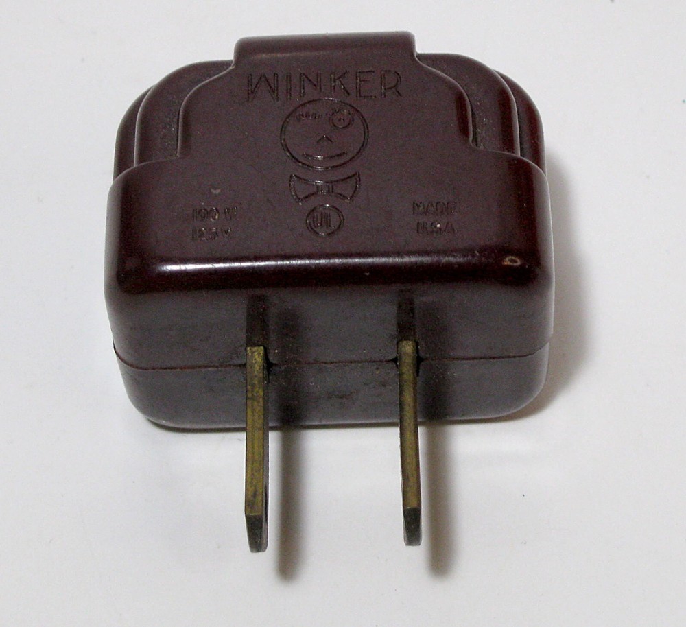 Vintage Winker 100W 125V Plug Adapter Bakelite