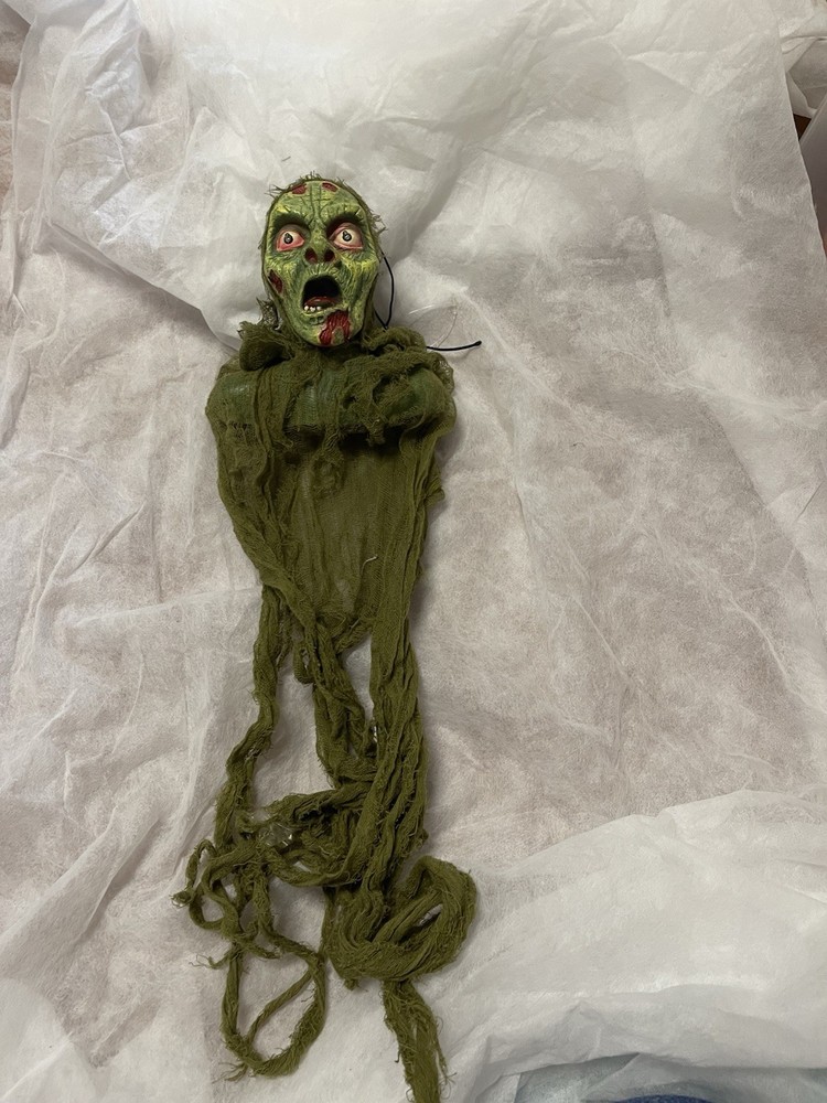 Halloween Small Hanging Ghoul