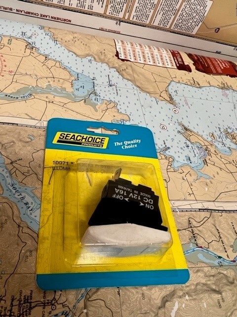 Seachoice #10971 Rocker Switch 16 Amps - 12 VDC.