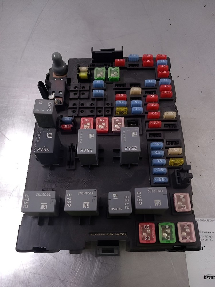 2007-2009 Chevy Equinox Engine Fuse Box Assembly OEM
