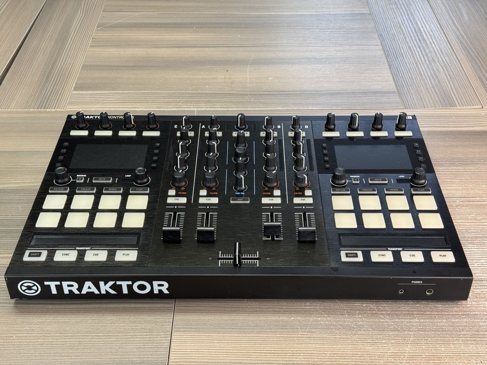 Native Instruments Traktor Kontrol S5 DJ Controller