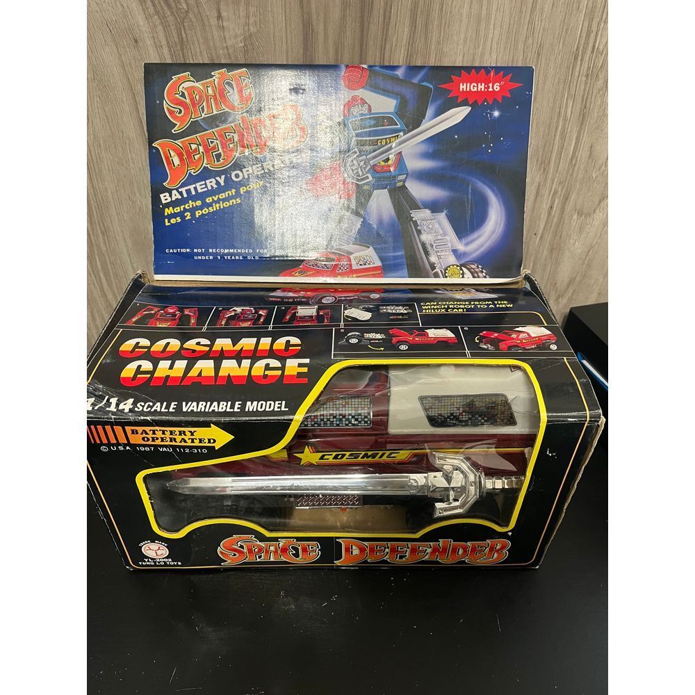 1987 Space Defender Battery Operated 1/14 Scale Variable Model Transformer Robot
