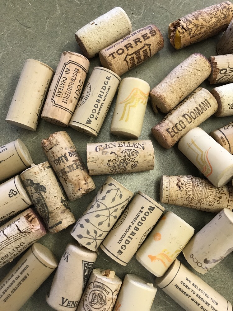 40 WINE CORKS CRAFT PROJECT