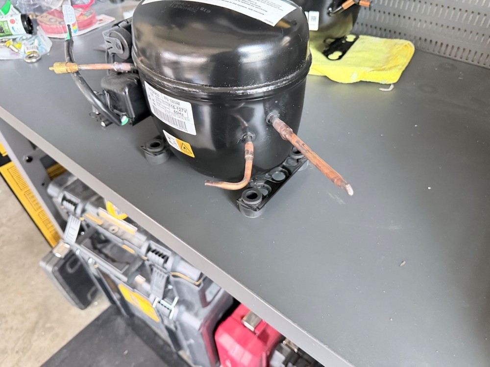 embraco compressor. FFU 130UAX