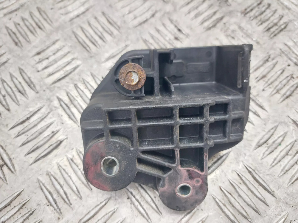 FIAT TIPO RADIATOR MOUNT BRACKET RIGHT DRIVER SIDE 2017