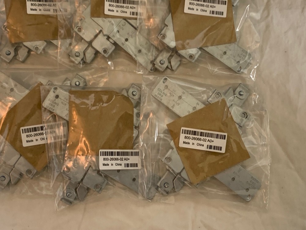 Cisco access point AIR-CAP1702I-B-K9 w/install brackets (both)