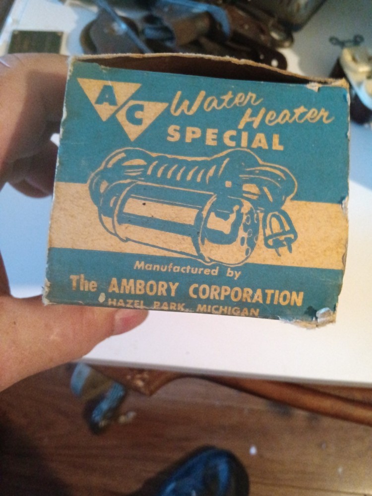 Vintage AC/DC Electric Water Heater In Its Original Packaging 30/40s