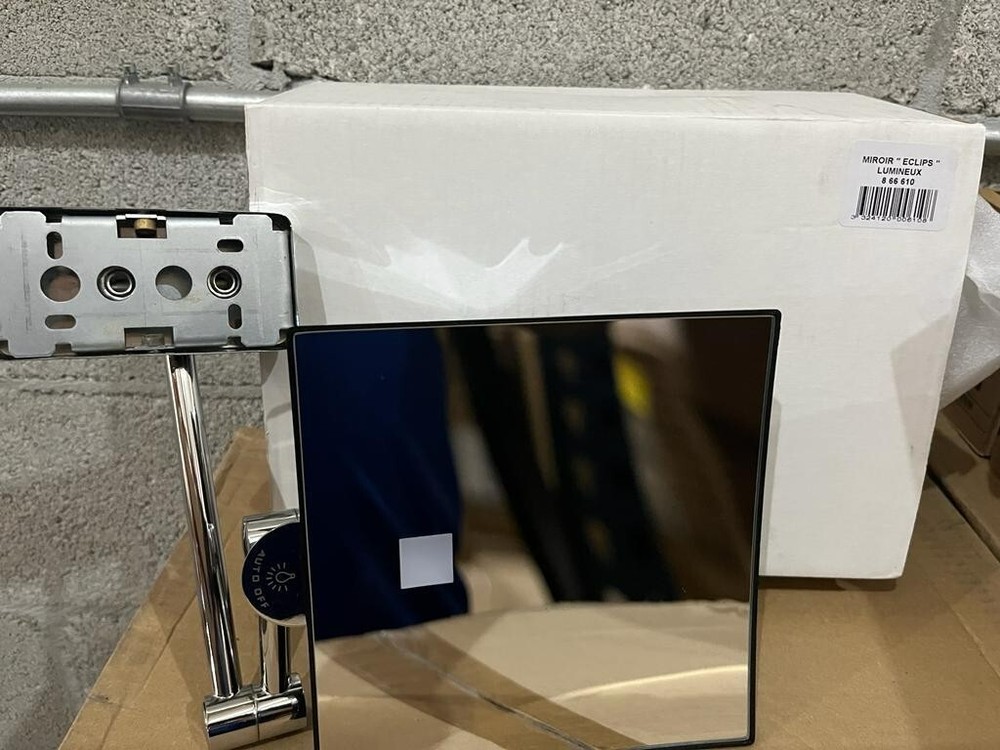 ECLIPS Square Mirror with light - Tubular arm, Wall Mounted