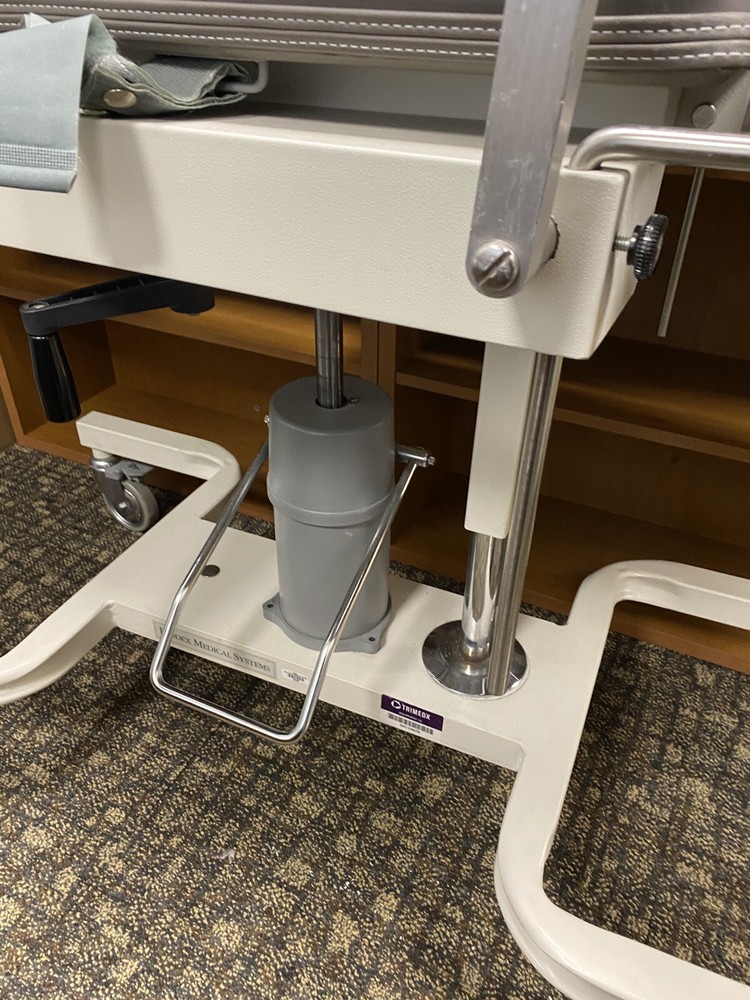 BIODEX DELUXE ULTRASOUND TABLE