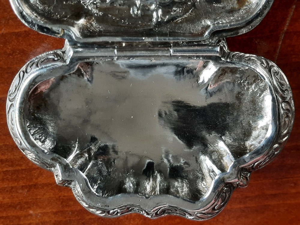 800 Silver Cast German Shell Shaped Trinket or Snuff Box