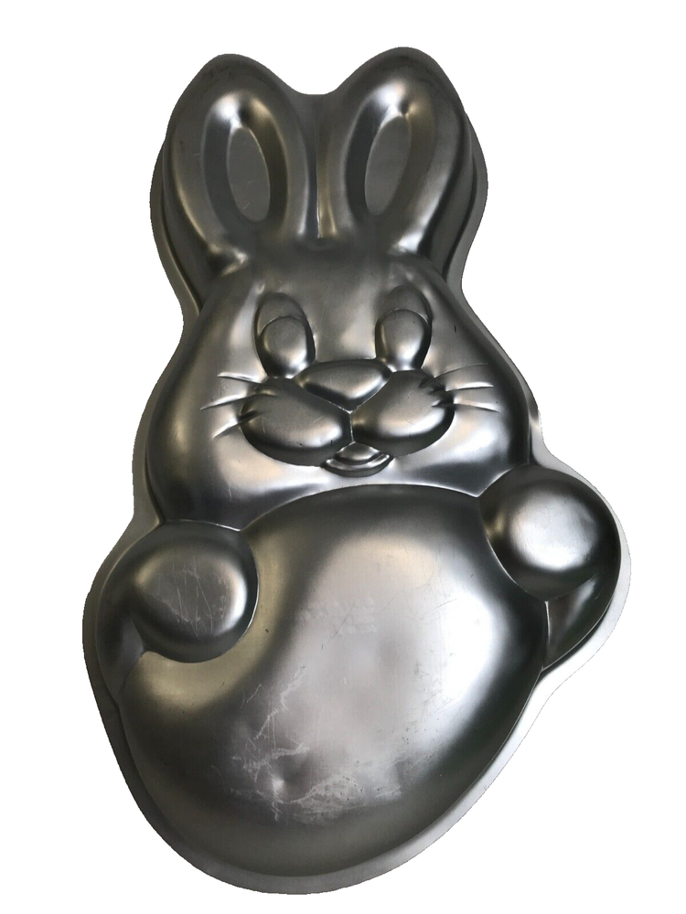 Wilton 1979 EASTER BUNNY with Egg Cake Pan